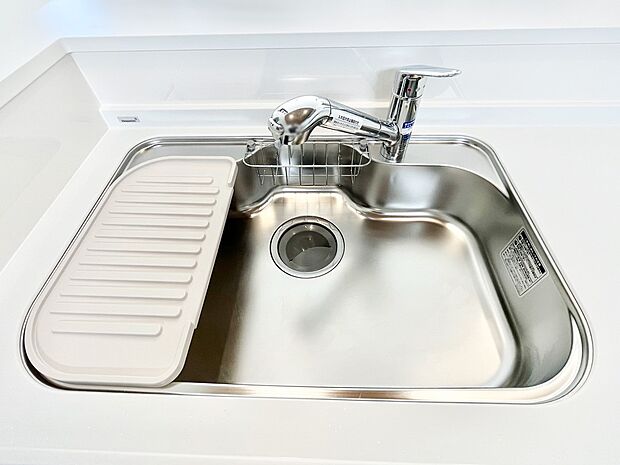 いつでも清潔なおいしいお水を。一つの水栓で水道水と浄水を使い分け。