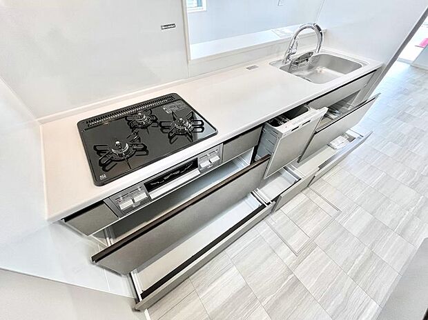 使いやすさを優先したスライド式収納タイプ!