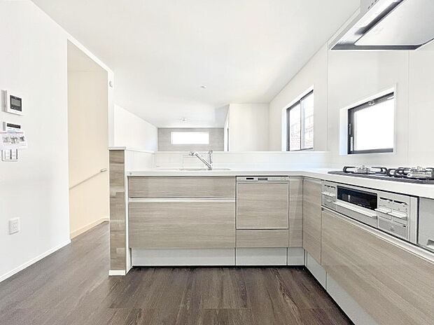 ◆5号棟◆〜Kitchen〜　「さぁ今日は何を作ろう」こんなキッチンなら思いっきり料理ができちゃいます。キッチンからはリビングが一望できます。家族がつながるお家がここにございます。