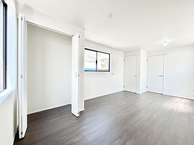 ◆5号棟◆〜Bed Room〜　お子様の成長に合わせて住まいのレイアウトも変わります。思春期のプライバシーを重視したり、成長に合わせて机やベットを配置したり。将来を見越しての住まい選びも大切です。