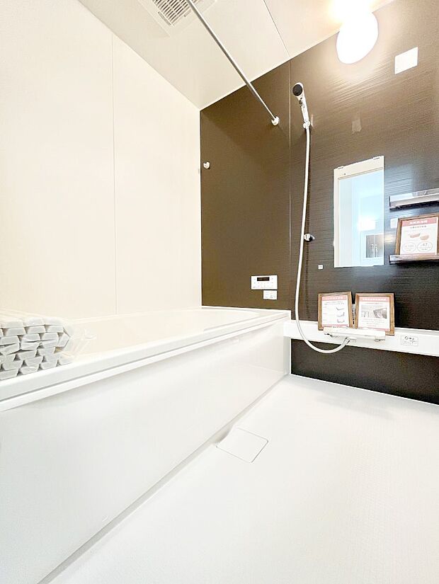 ◆5号棟◆〜Bath Room〜  広々とした雰囲気の良いバスルーム。  お子様と一緒にお風呂に入る楽しみ、思い出の一ページが刻まれる大切な瞬間。  日々の疲れをリフレッシュできそうです。