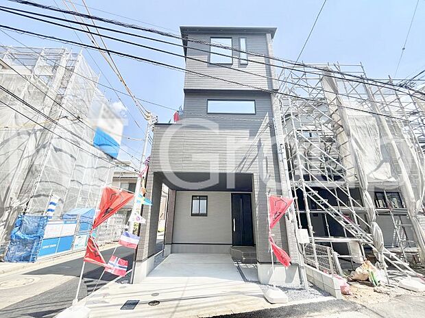 ◆5号棟◆〜Exterior〜　京成松戸線「前原」駅徒歩9分！駅近の利便性と豊かな自然を享受する住環境のもと、彩り豊かな快適な暮らしは家族を笑顔にしてくれそうです。