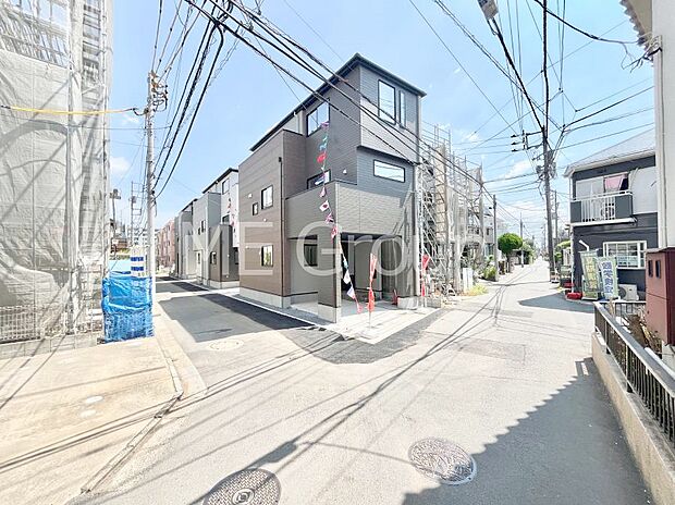 〜Exterior〜　前面道路：南西 3.85m 公道、北西 4m 公道　住宅地になっているので車量も少なく、静かな立地です。子育て環境も良好です♪♪周辺環境もあわせてご案内させて頂きます。