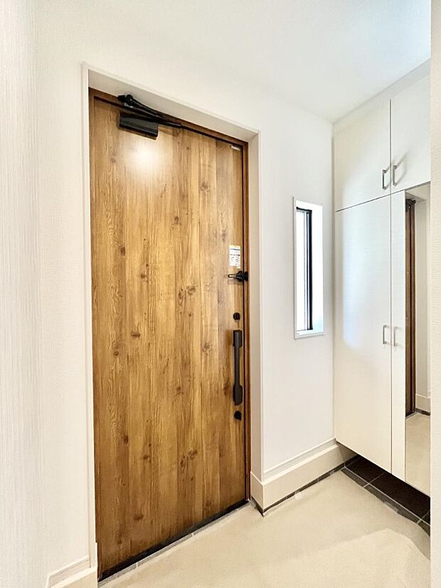 家族の帰宅やお客様をあたたかく迎える玄関。