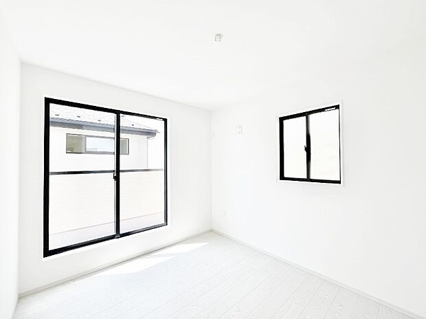 明るいバルコニーサイドに洋室を設置。目覚めの良い寝室に。