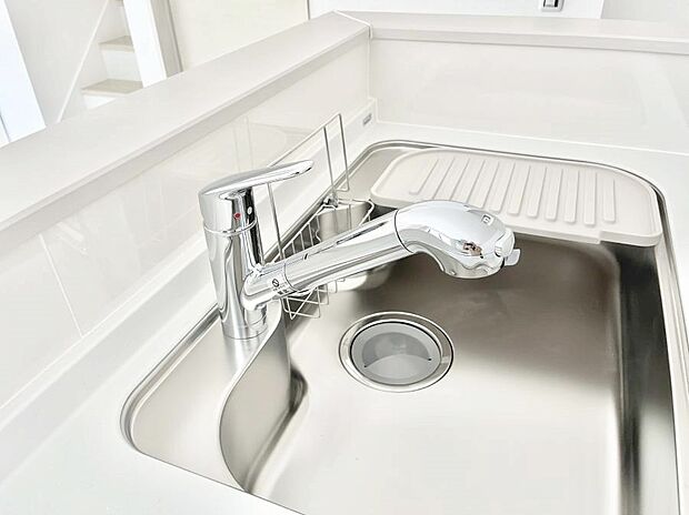 いつでも清潔なおいしいお水を。一つの水栓で水道水と浄水を使い分け。