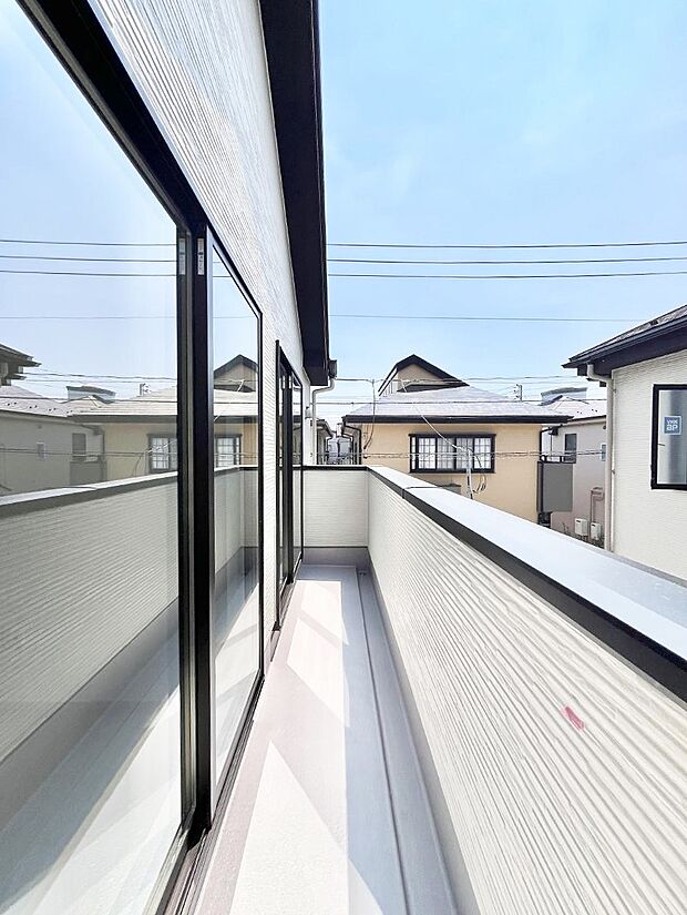 ゆったりバルコニーだから沢山お洗濯ものを干せます。