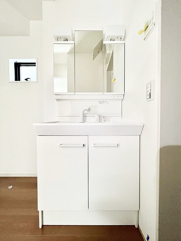 収納力と機能性に優れた洗面化粧台