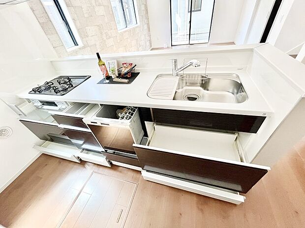 使いやすさを優先したスライド式収納タイプ！