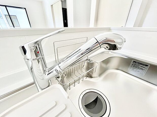 いつでも清潔なおいしいお水を。一つの水栓で水道水と浄水を使い分け。