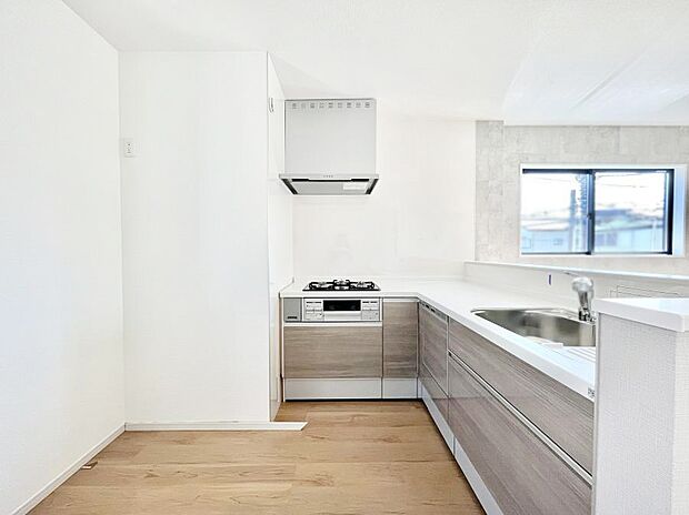 L字型だと料理するスペースも広々と使えます。コンパクトに動けてお料理ラクラク