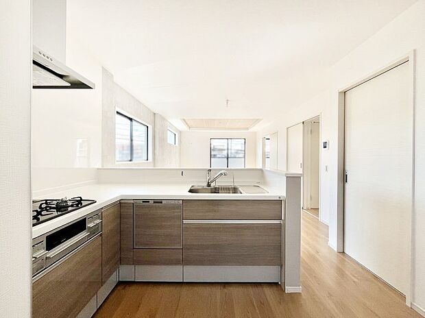 広々とした使い勝手の良いキッチンで日々のお料理も楽しくなりそう