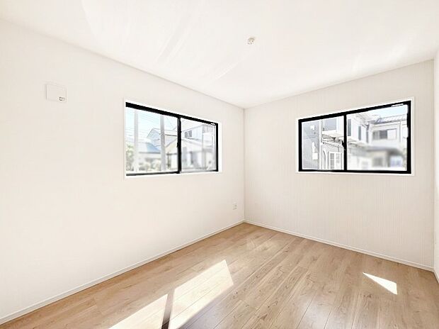 2面採光で気持ちよく自然光が取り入れられるのでお子様のお部屋にもピッタリ