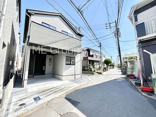 ～Exterior～　前面道路は閑静な住宅地をはしる車通りの少ない道路。駐車の出し入れもらくらくです！ご不明点・現地見学のご希望は、お気軽にお問い合わせください！