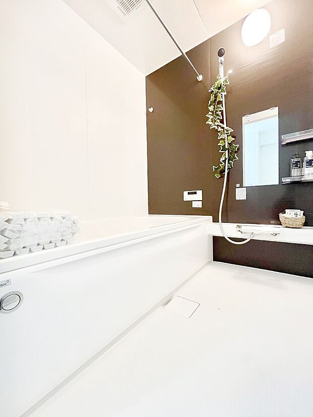 落ち着いた雰囲気でゆっくりお寛ぎいただけるバスルーム