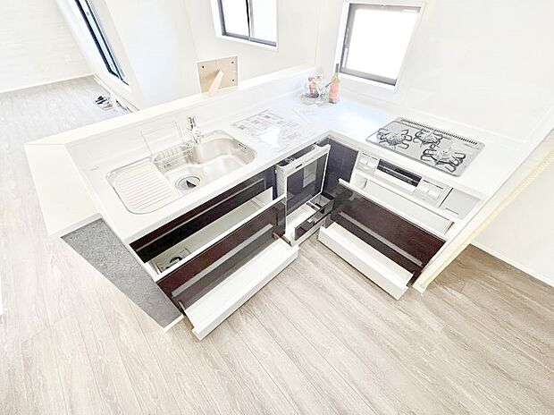 使いやすさを優先したスライド式収納タイプ!