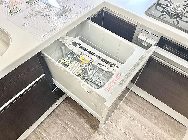 面倒なお片づけは食洗機にお任せ！家事の負担が減って、時間にも気持ちにもゆとりができます。