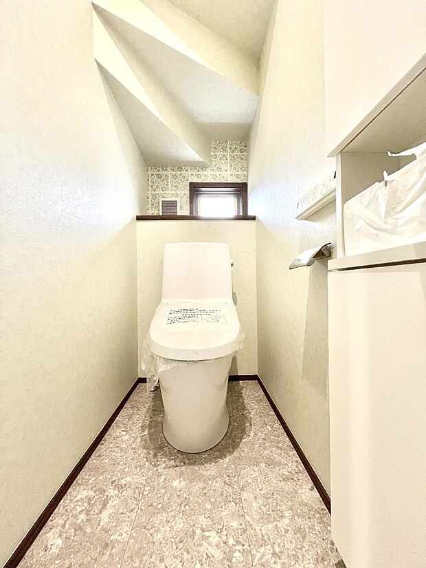 〜Toilet〜 綺麗・スッキリ・快適なウォシュレット付トイレでくつろげる空間です。トイレは毎日使わざるを得ないもの。いつも清潔を保ちたいですね。トイレが2ヶ所あるので朝の混雑時に便利です!