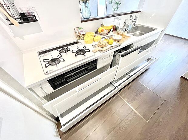 使いやすさを優先したスライド式収納タイプ!