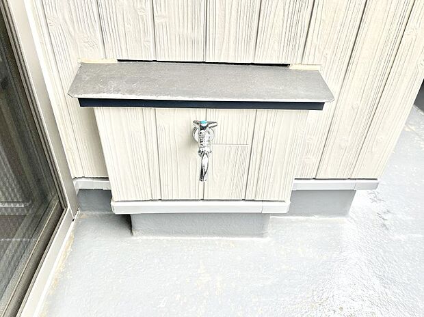 バルコニー水栓があればお掃除も楽々です。