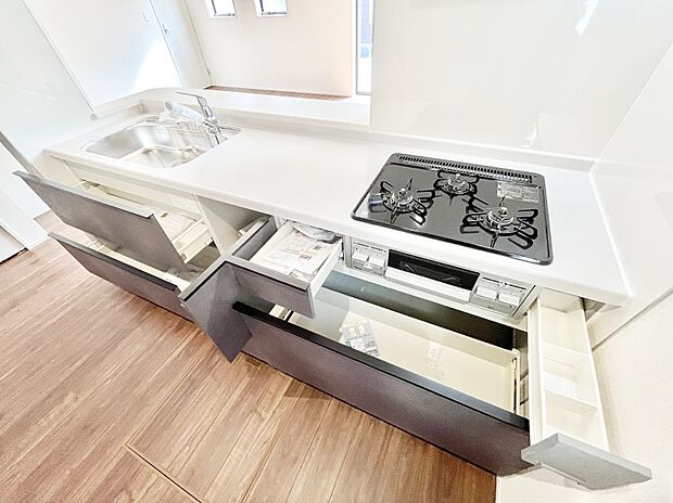 使いやすさを優先したスライド式収納タイプ!