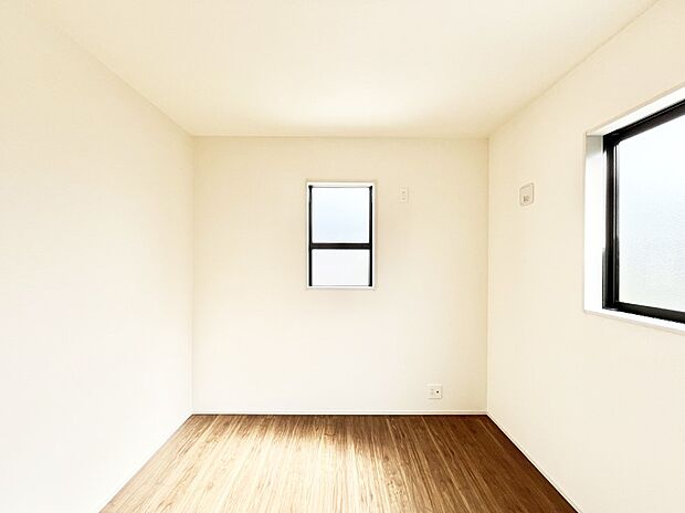 窓からのやさしい光が心地よいプライベートルーム