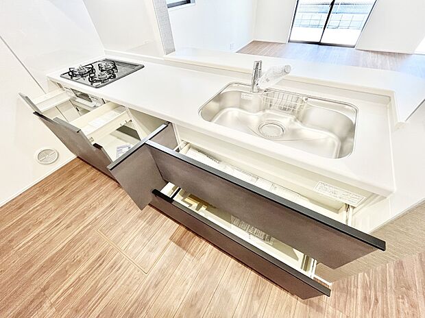 使いやすさを優先したスライド式収納タイプ！