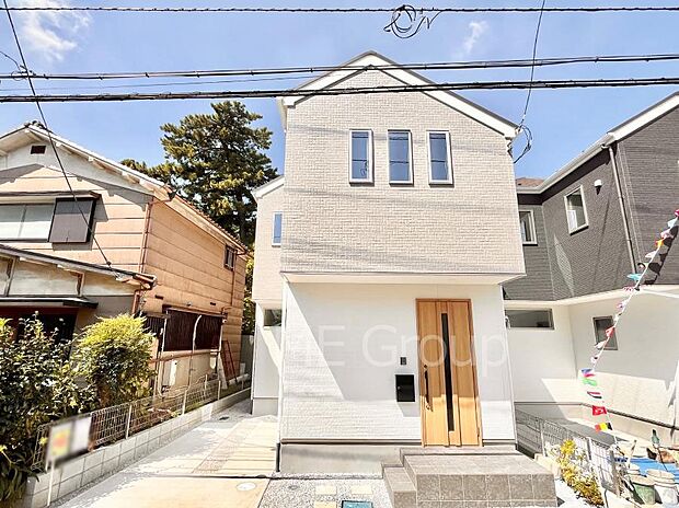 ◆2号棟◆〜Exterior〜 忙しく過ぎゆく日常を置き去るほど、ゆったりした時間が流れる住環境。 『快適』は「家」と「街」と「環境」が調和した時に訪れるだと改めて感じさせてくれます。