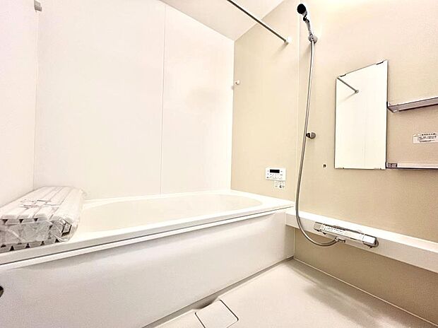 ◆3号棟◆〜Bath Room〜 足を伸ばして入浴することが可能!一日の疲れを癒す貴重なバスタイムです。お子様とご一緒でも十分な広さなので、リビングとは違った家族団欒のひと時をお楽しみいただけます。