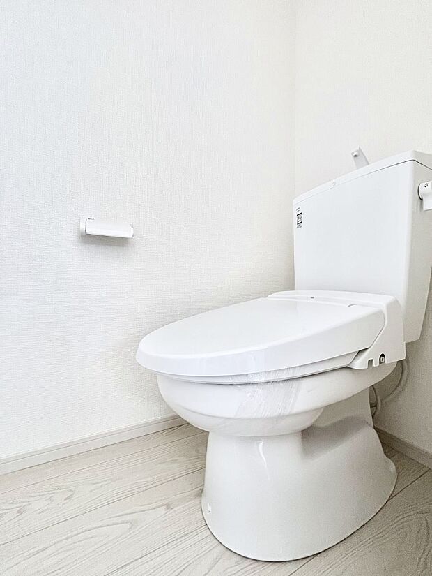 〜Toilet〜　清潔感のある水回り♪トイレはウォシュレット付きです◎トイレは毎日使わざるを得ないもの。いつも清潔を保ちたいですね。トイレが2ヶ所あるので朝の混雑時に便利です！