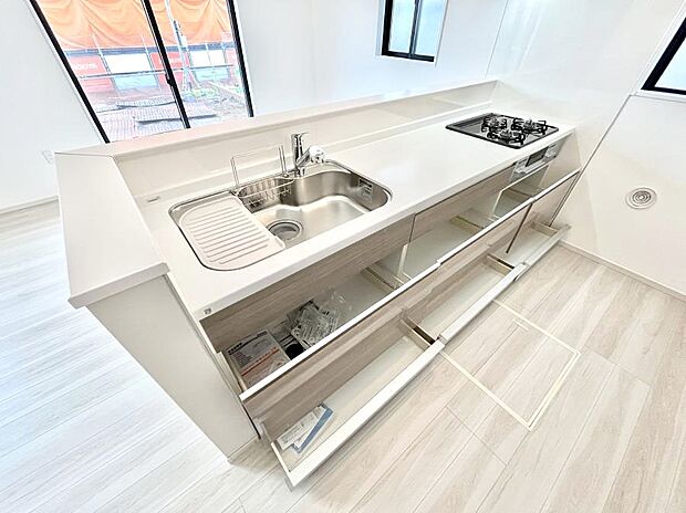 使いやすさを優先したスライド式収納タイプ！