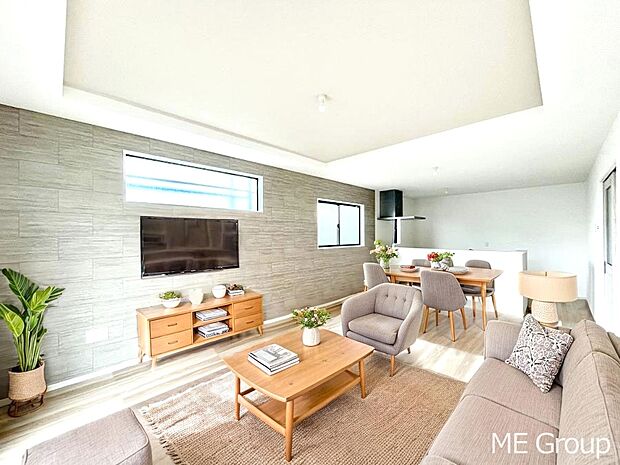 ◆1号棟◆〜Living〜  家族の食事や団らんのほか、子どもを遊ばせたり、友人を招いたりするLDKは住まいの中心。長時間過ごす場所だから、その空間は住まい全体の居心地を左右します。※家具はＣＧです。