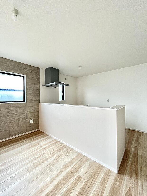 ◆1号棟◆〜Kitchen〜　「さぁ今日は何を作ろう」こんなキッチンなら思いっきり料理ができちゃいます。キッチンからはリビングが一望できます。家族がつながるお家がここにございます。