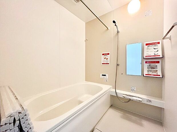 〜Bath Room〜 足を伸ばして入浴することが可能!一日の疲れを癒す貴重なバスタイムです。お子様とご一緒でも十分な広さなので、リビングとは違った家族団欒のひと時をお楽しみいただけます。