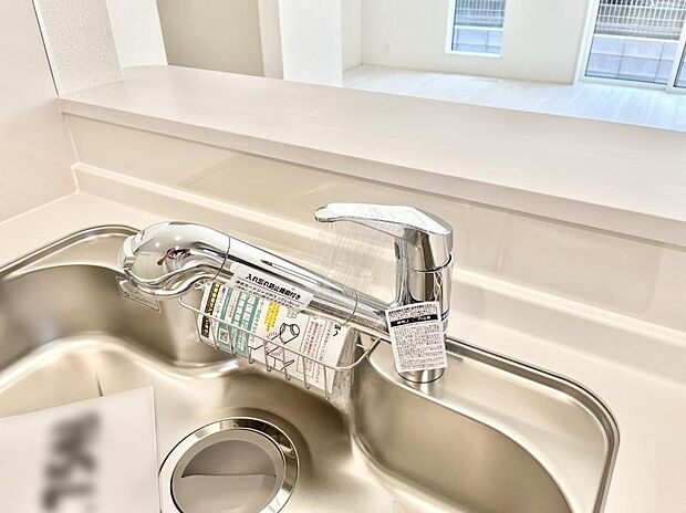 いつでも清潔なおいしいお水を。一つの水栓で水道水と浄水を使い分け。