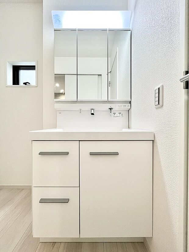 収納力と機能性に優れた洗面化粧台