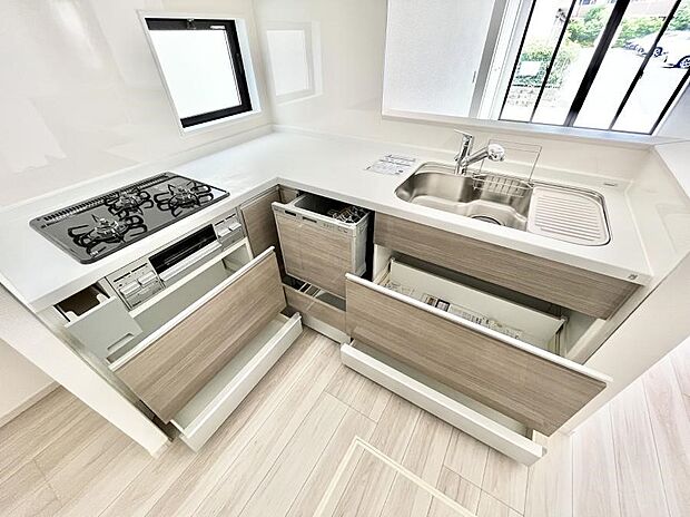 使いやすさを優先したスライド式収納タイプ！