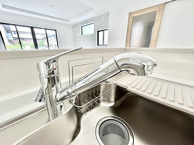 いつでも清潔なおいしいお水を。一つの水栓で水道水と浄水を使い分け。