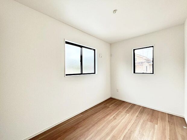 ◆2号棟◆〜Bed Room〜 子供部屋はお子様にとって大変重な役割があります。子供一人で過ごす空間を与えることで、宿題や勉強時間も自然と増えまた自ら部屋の片付けや掃除なども促すことに繋がります。