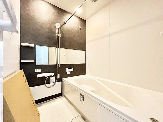 ◆2号棟◆〜Bath Room〜 広々とした雰囲気の良いバスルーム。 お子様と一緒にお風呂に入る楽しみ、思い出の一ページが刻まれる大切な瞬間。 日々の疲れをリフレッシュできそうです。