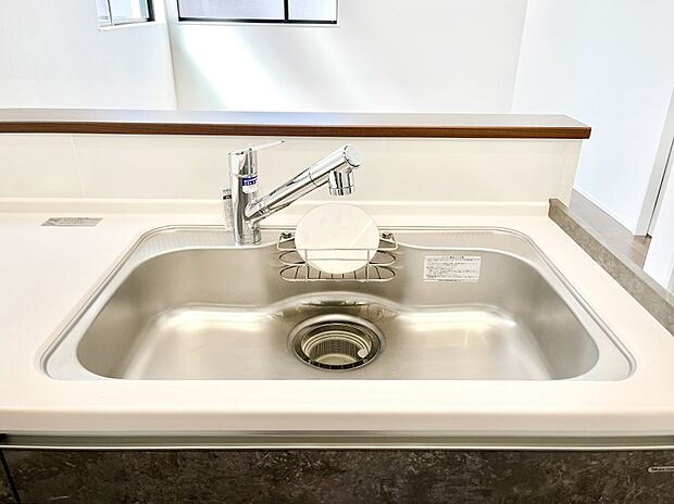 広々としたシンクでお料理やお皿洗いもラクラク快適に！
