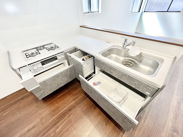 使いやすさを優先したスライド式収納タイプ!