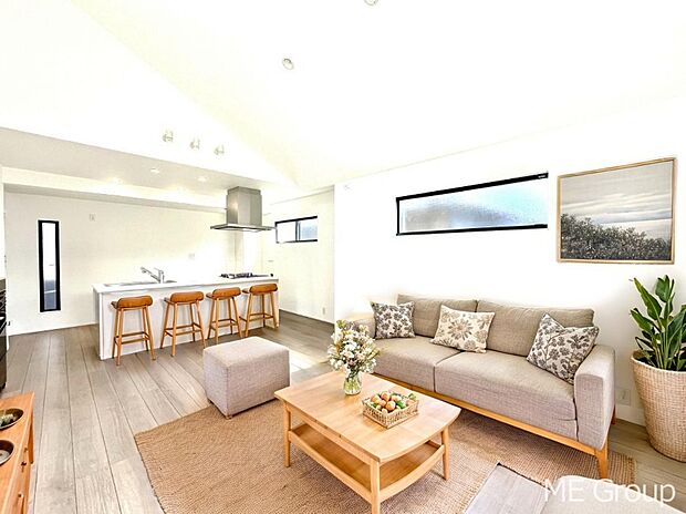 ◆1号棟◆〜Living〜 家族の食事や団らんのほか、子どもを遊ばせたり、友人を招いたりするLDKは住まいの中心。長時間過ごす場所だから、その空間は住まい全体の居心地を左右します。※家具はCGです。