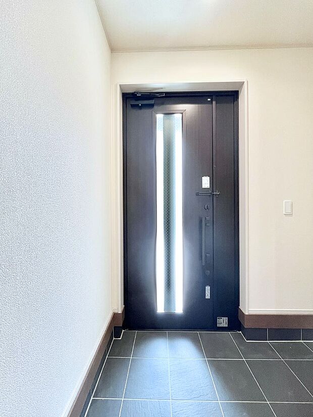 明るい玄関はお客様をお出迎えするのにぴったりです!