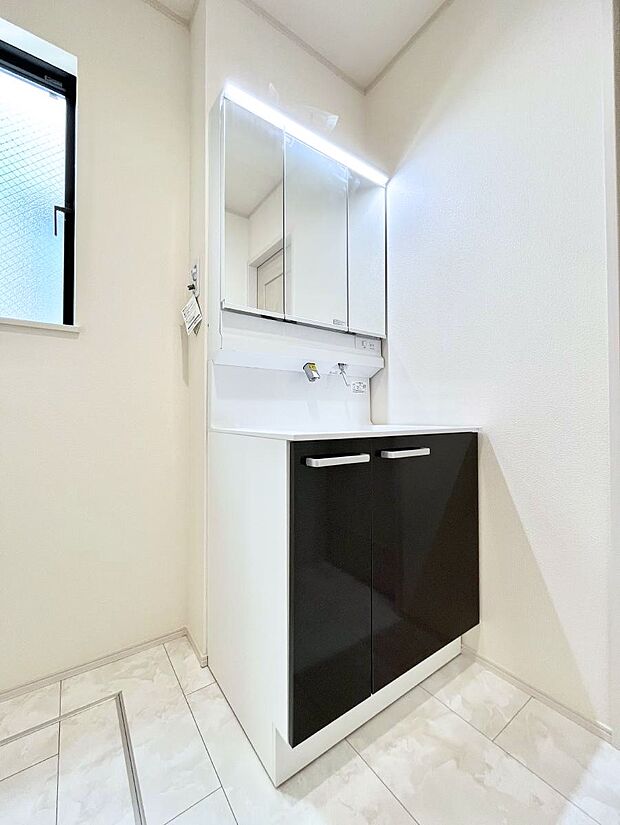 清潔感のある快適空間です。毎日の身支度も気持ち良くお使い頂けます。