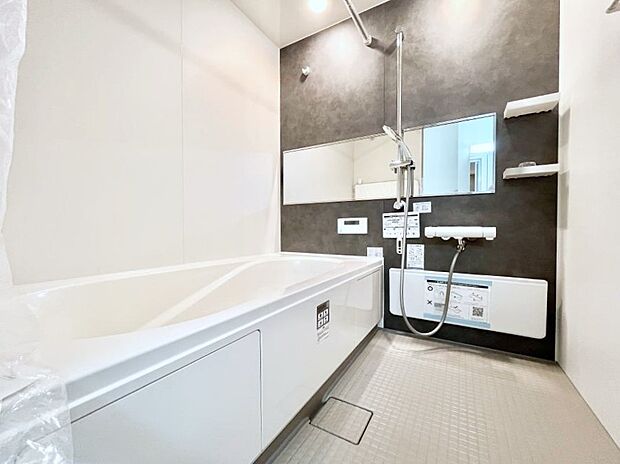 落ち着いた雰囲気でゆっくりお寛ぎいただけるバスルーム