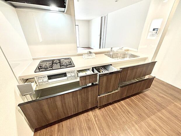 使いやすさを優先したスライド式収納タイプ！