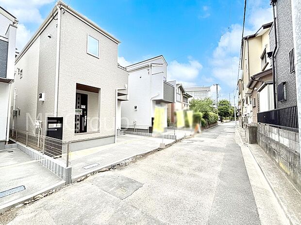 前面道路はきちんと整備されています  