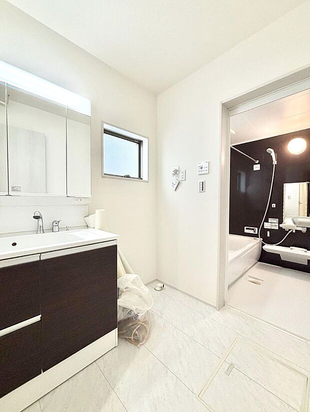 清潔感のある快適空間です。毎日の身支度も気持ち良くお使い頂けます。 