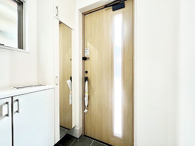 〜Entrance〜　下駄箱ミラー付なので、お出かけ前の身だしなみチェックに◎♪玄関はお客様をお出迎えする一番最初の場所、帰ってくる時に入る最初の場所。そんな場所だからこそ、より良い空間に…♪